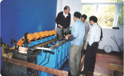 ZCN070S-（2000，9頭/3000，14頭）水發(fā)線(xiàn)棒多頭液壓成型熱壓機(jī)